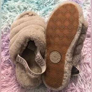 UGG Women’s Gray Fluffy Sandals